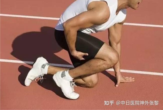 痉挛的原因,主要是在脑部和脊髓出现了问题,进而导致肢体的肌肉出现