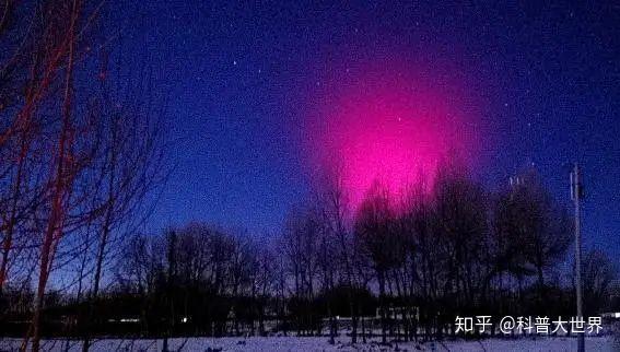 然而到了当天晚上,仍然是在青海省玉树市北边的德令哈地区上空出现了