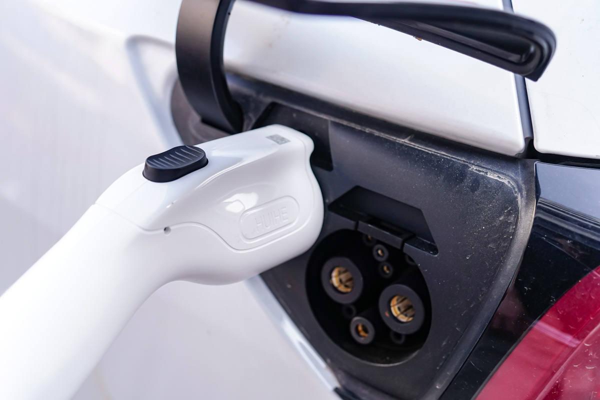 布局新能源汽车腾茂智能充电枪有何不同