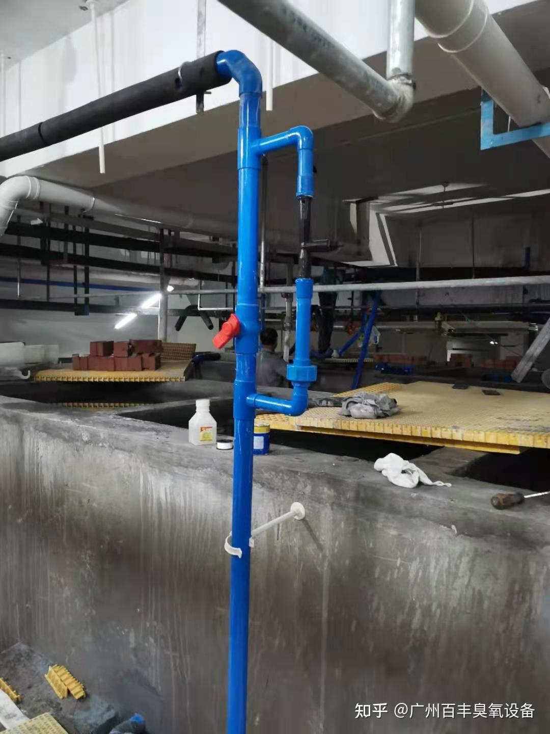 射流器与增压泵配合溶解吸入臭氧到水里,水中有一定的浓度臭氧,保证