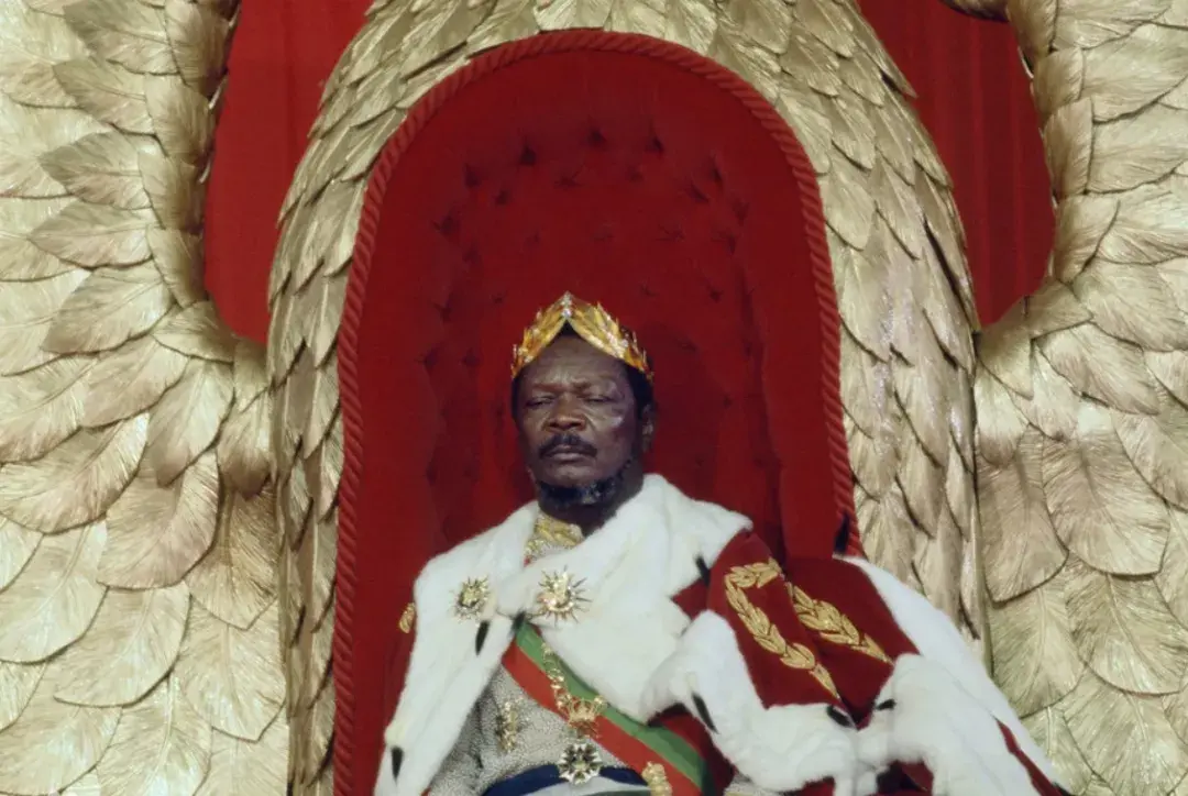 1976年12月4号,博卡萨正式称帝,改国号为中非帝国,成为了人类历史上