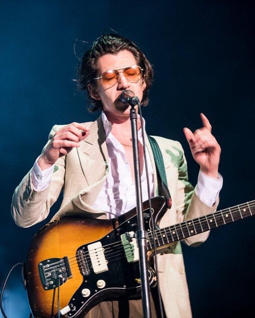 有哪些高颜值的摇滚乐手? - 知乎