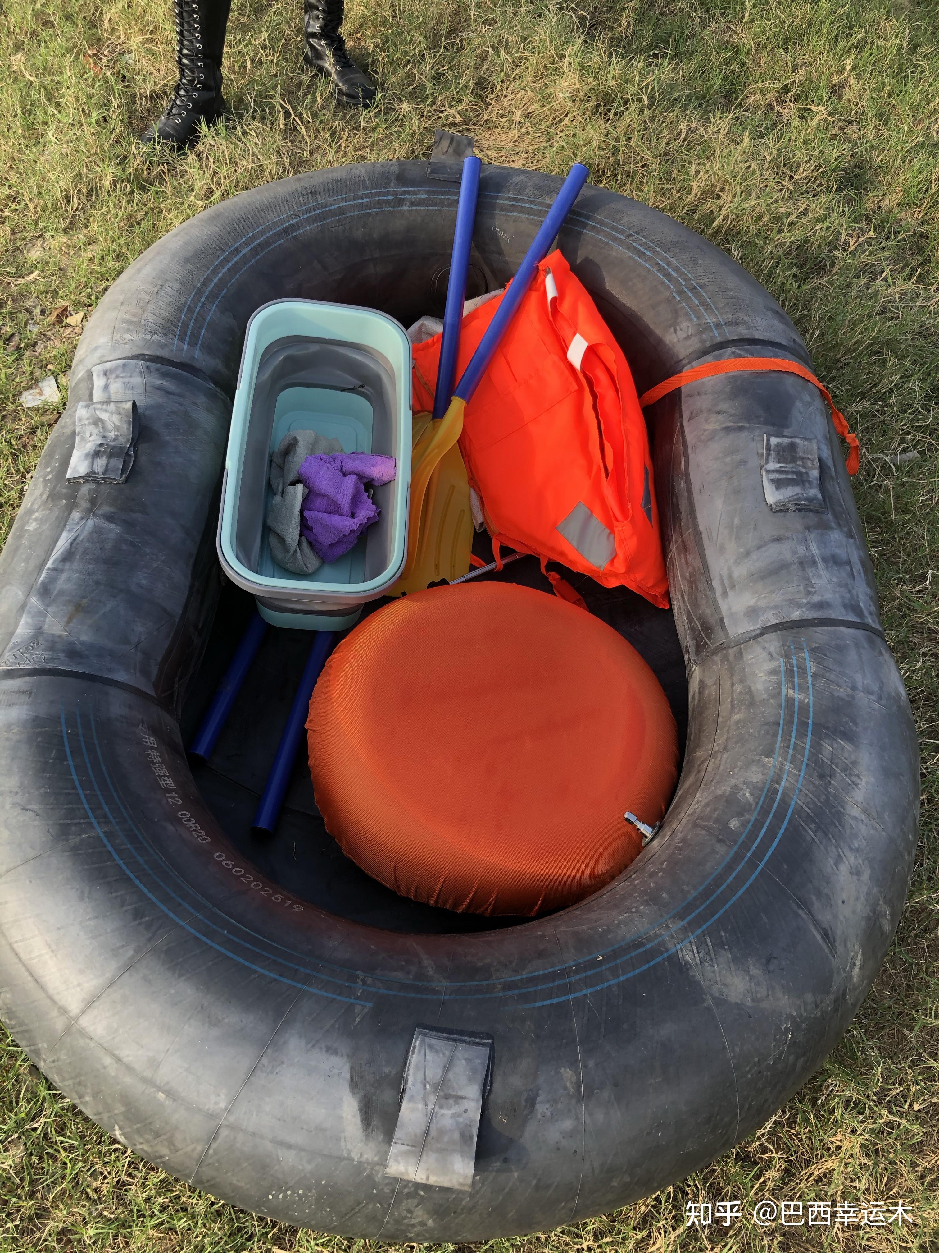 又到了用内胎船钓鱼打窝下河玩水的季节呀