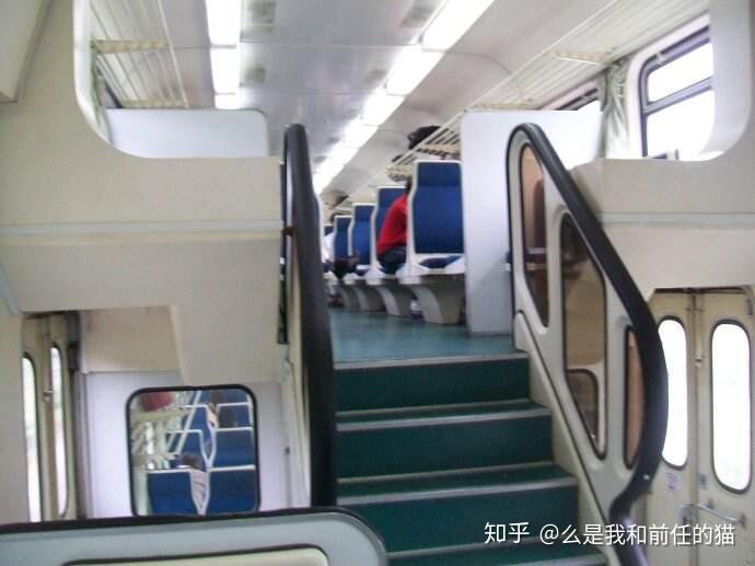 t开头的火车硬座座位为什么还有上下之分?