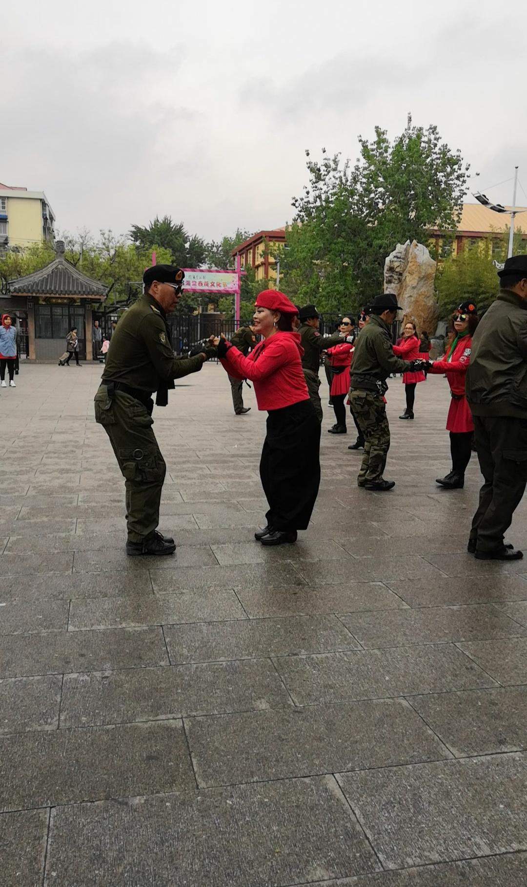 不少人在開始學習阿根廷探戈的初期,會覺得探戈並不像看起來那麼容易.