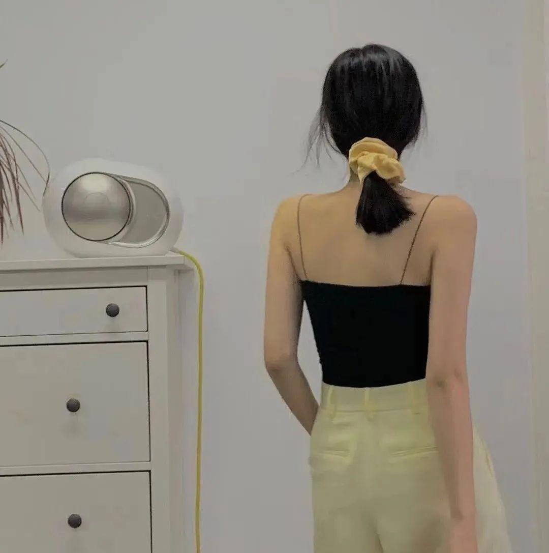 有没有这样背面的女生好看的头像