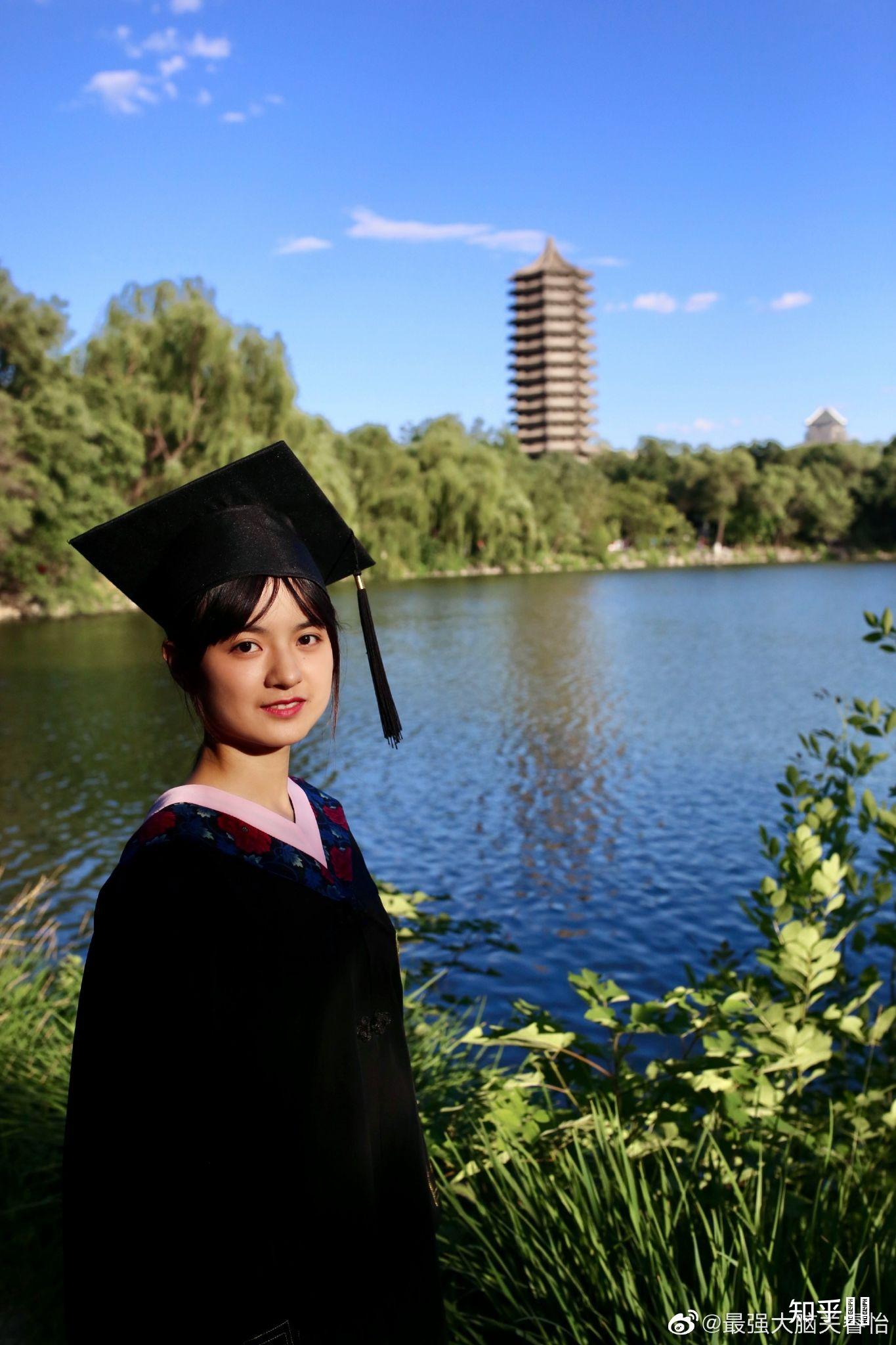 一直听说北大有很多美女,可以请各位北大学霸描述一下你在北大见过最