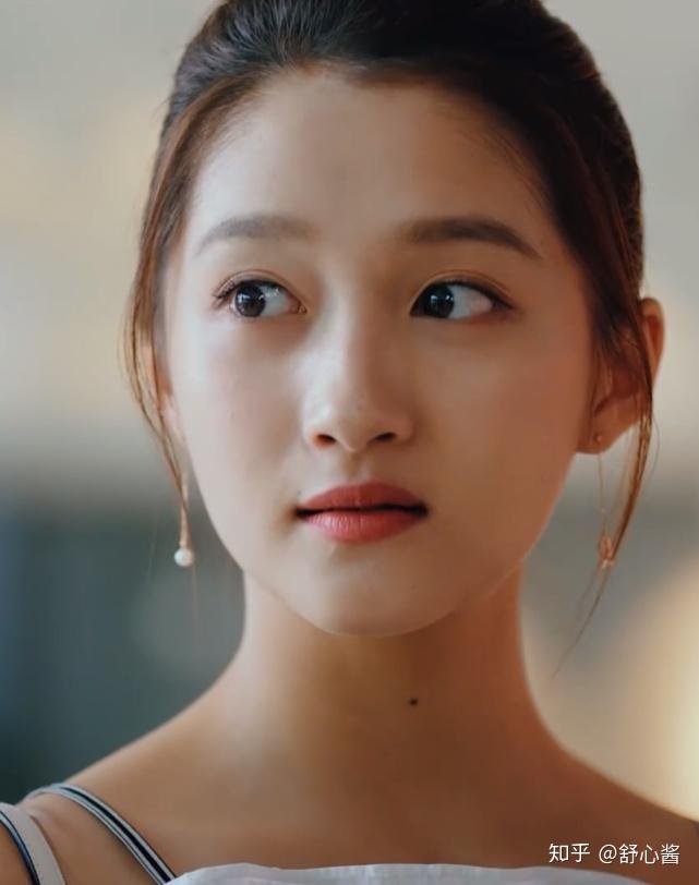 如何评价关晓彤在电视剧《二十不惑》中的表现? - 知乎