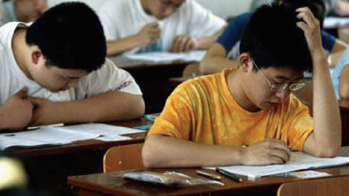 政协委员洪明基建议高考英语降为 100 分，一年两考取最高分，目的在于什么？会对英语教学带来哪些影响？