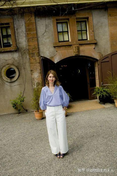 什么样的穿搭看上去像精英知识分子索菲亚科波拉你的穿搭你了解下