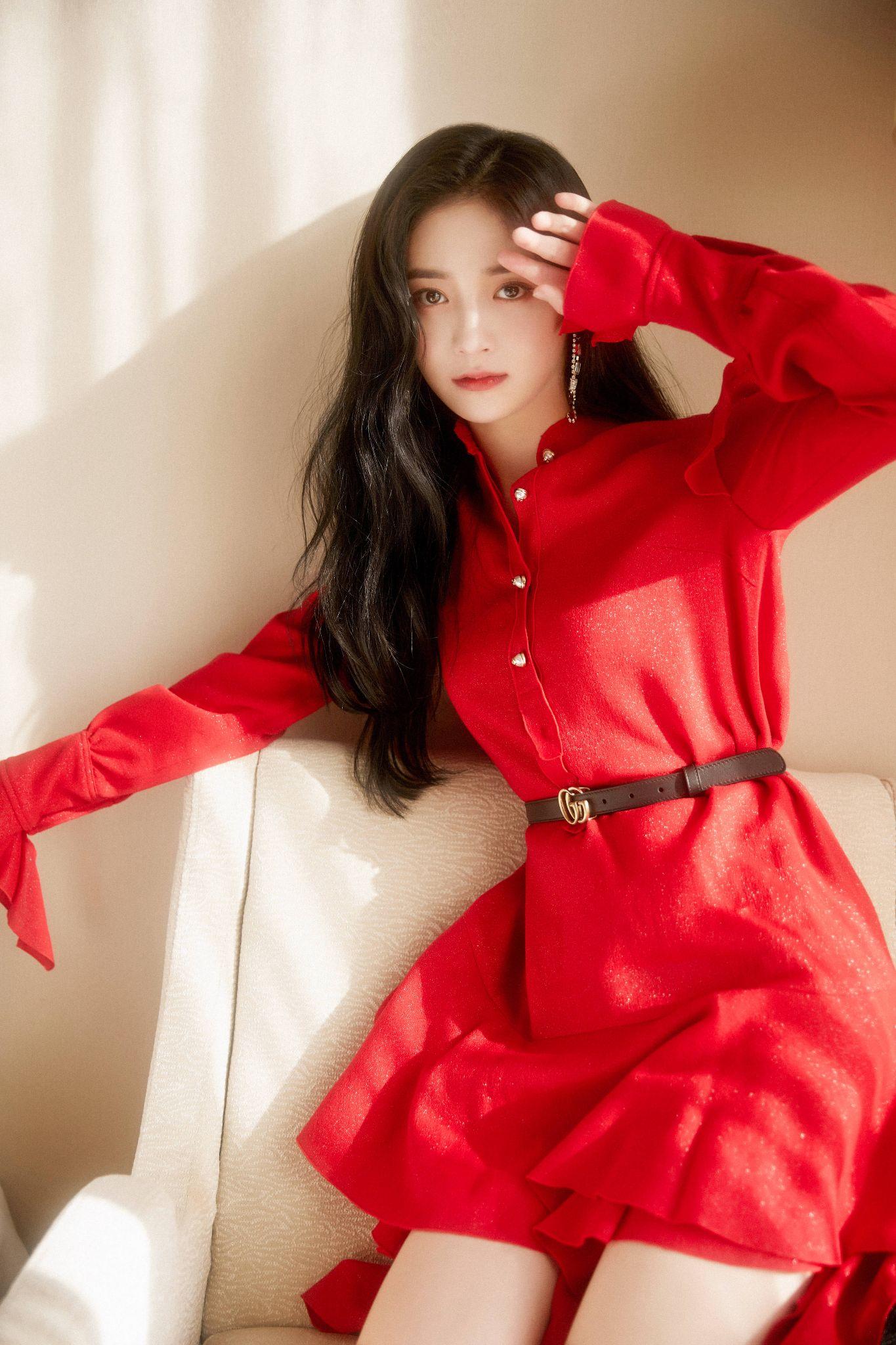 有哪些女明星穿红色特别好看