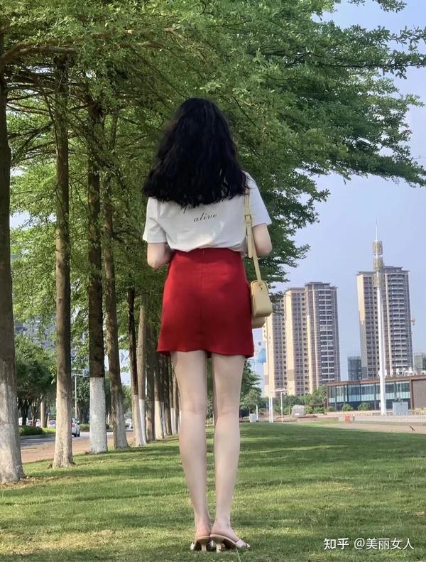 身材微胖的女生穿什么衣服好看? - 知乎