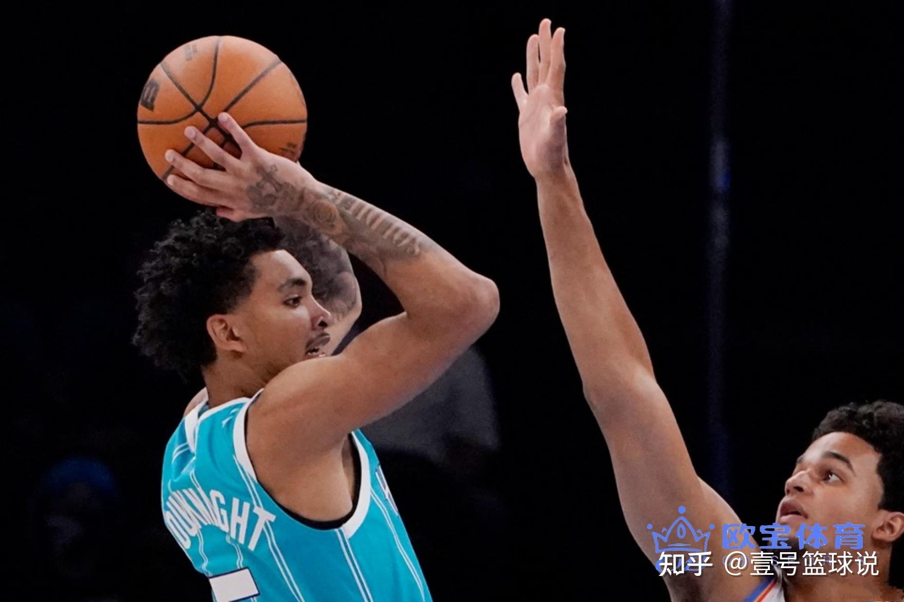 布克奈特表现出色炸裂扣篮尽显身体素质偶像不愧是詹姆斯