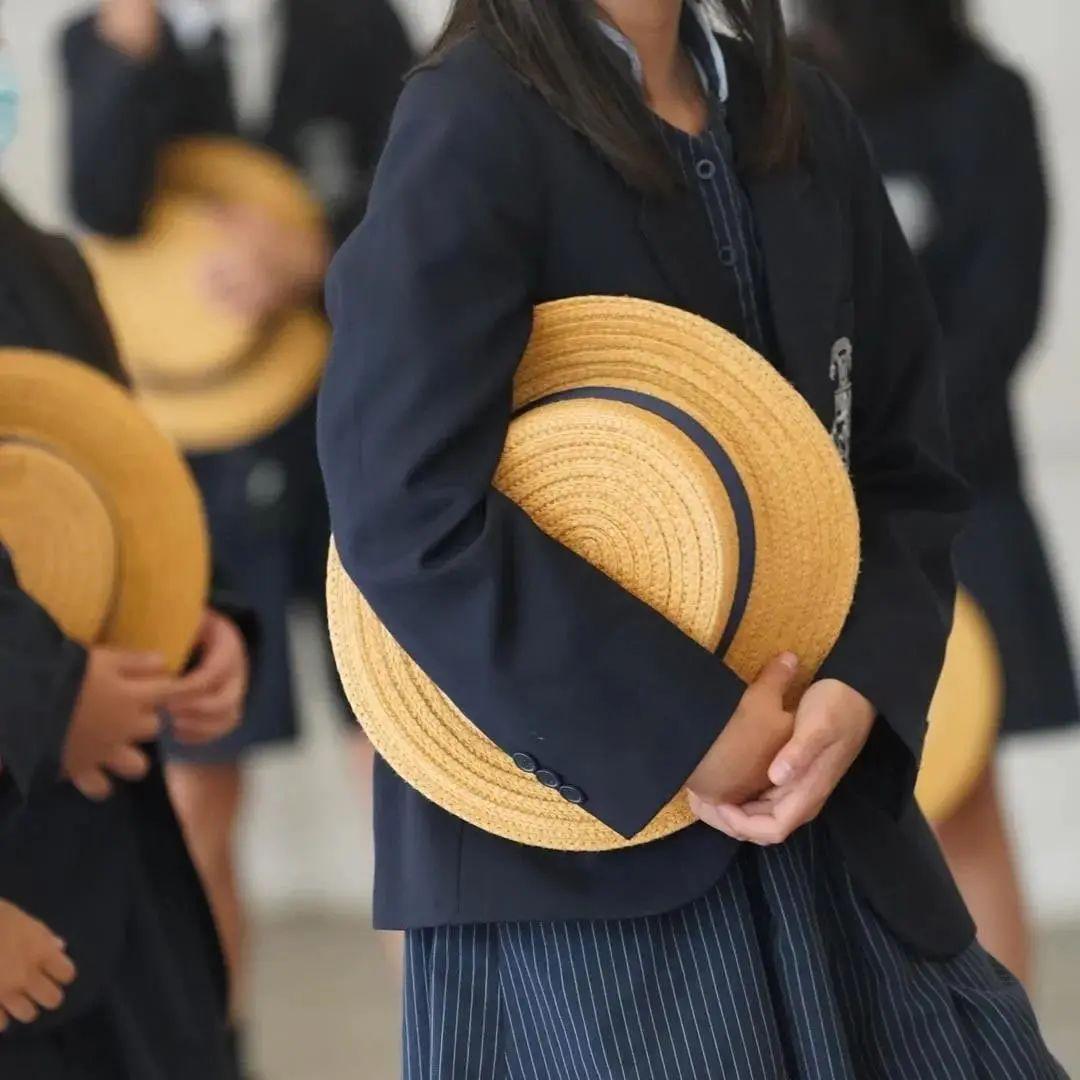 深圳国际预科学院校服图片