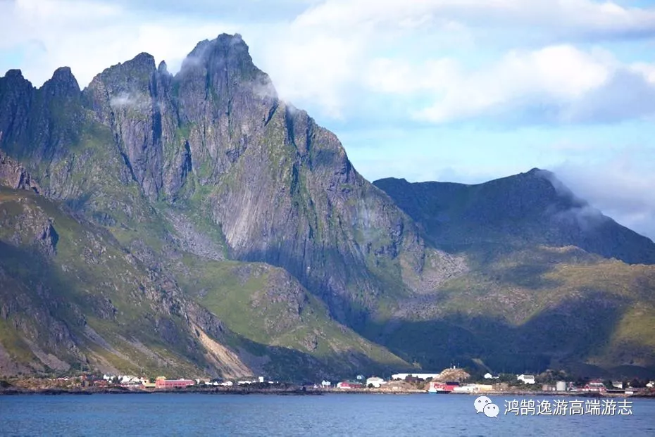 徜徉英伦范之后,将搭乘银海邮轮·银云探险号,开启北极圈寻觅熊岛之旅
