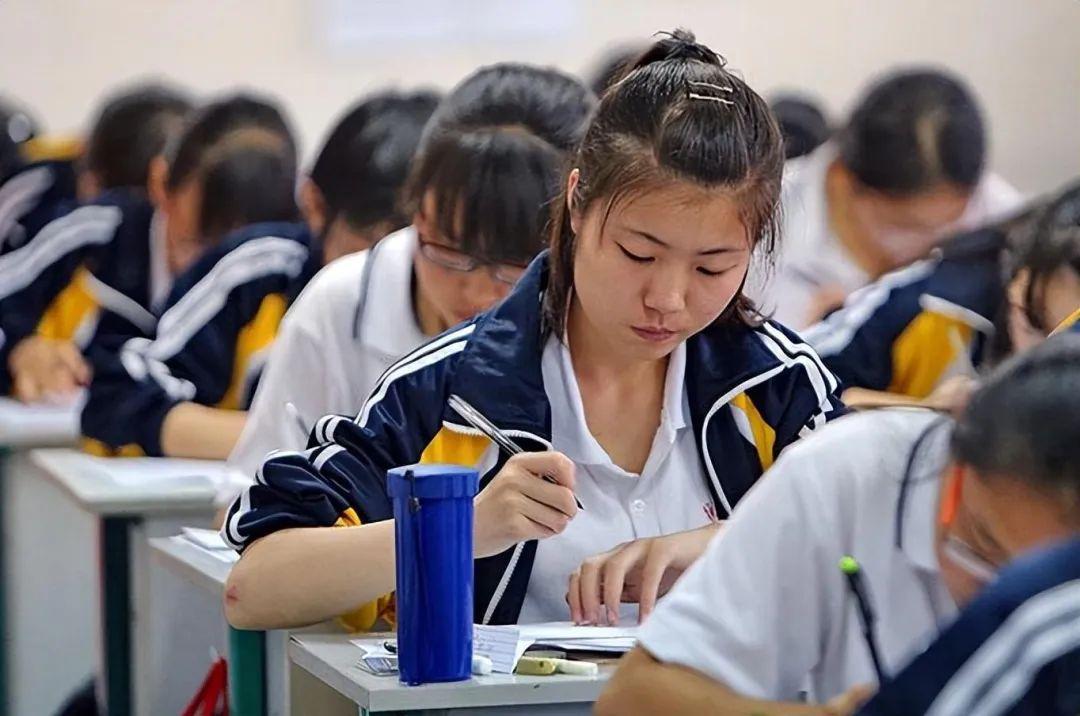 拼命学却考不过上课睡觉的同学，高中阶段，天赋和努力孰轻孰重？ - 知乎