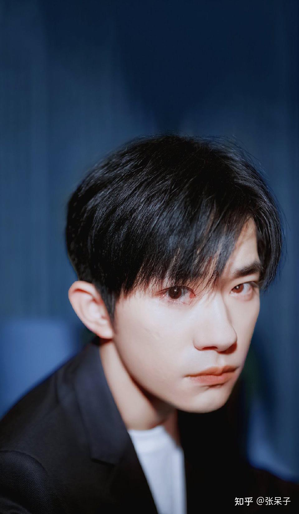 友友们有没有易烊千玺和杨洋帅照,爱你们哦? - 知乎