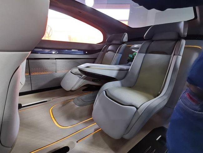 太智能旋转座椅360环绕屏这才是ux未来智能座舱的样子