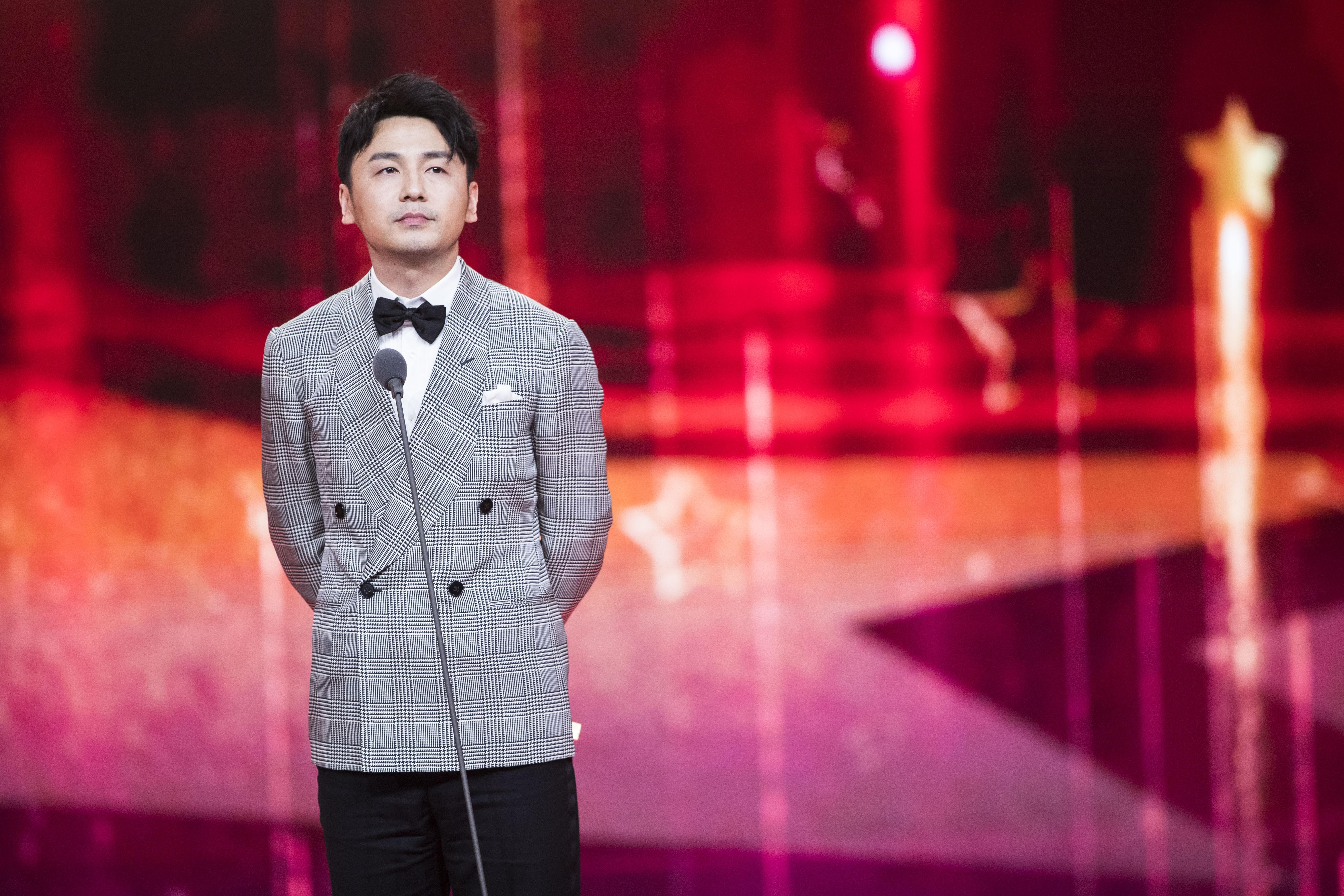 马伊琍国剧盛典自曝看见雷佳音就想哭前夫哥呆萌比心