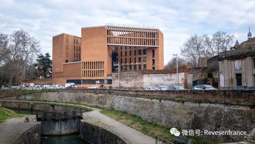 图卢兹二大和巴黎十一大读经济类研究生哪个更好