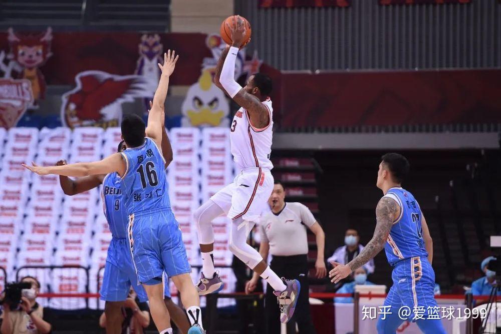 季后賽預演籃網湖人強強碰撞誰能搶占積分榜先機