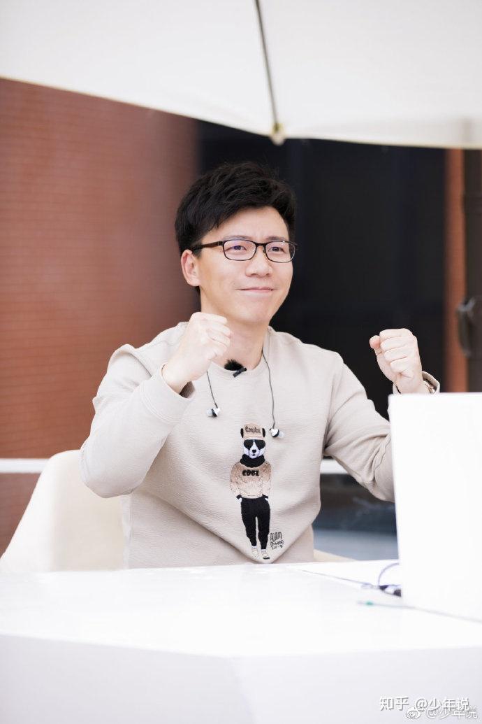 为什么奇葩说里的陈铭和少年说里的陈铭看起来像两个人
