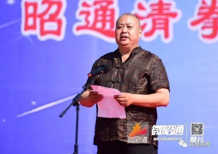 之后,师从沙国政,何福生,随后,就读于北京体育学院,获教育学武术硕士