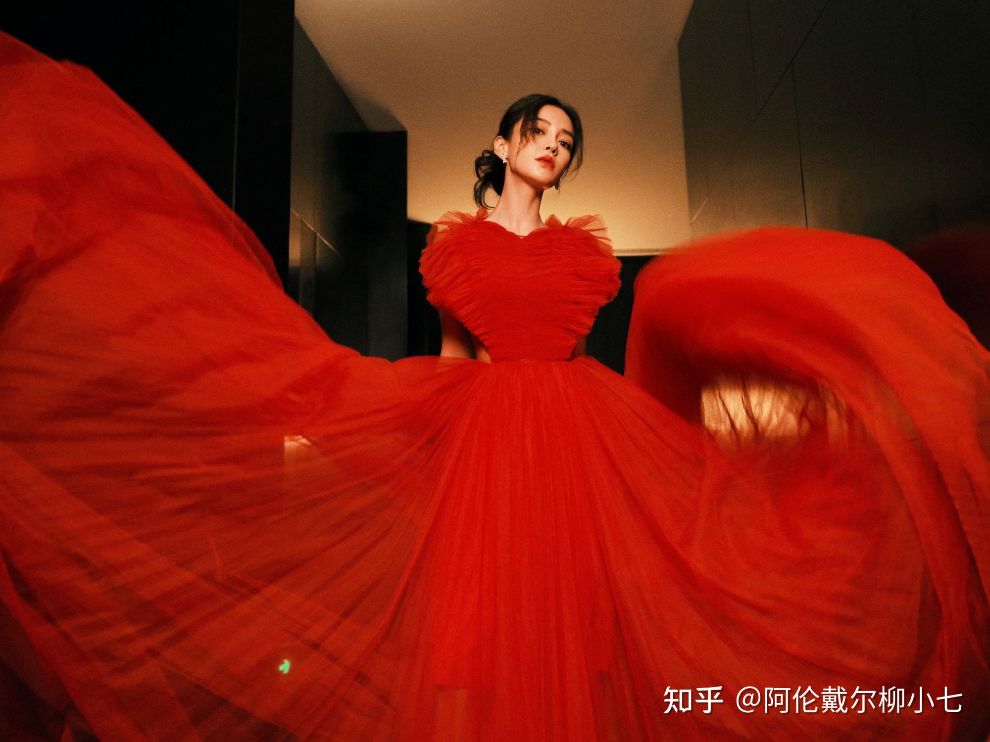 有哪些女明星穿红色特别好看