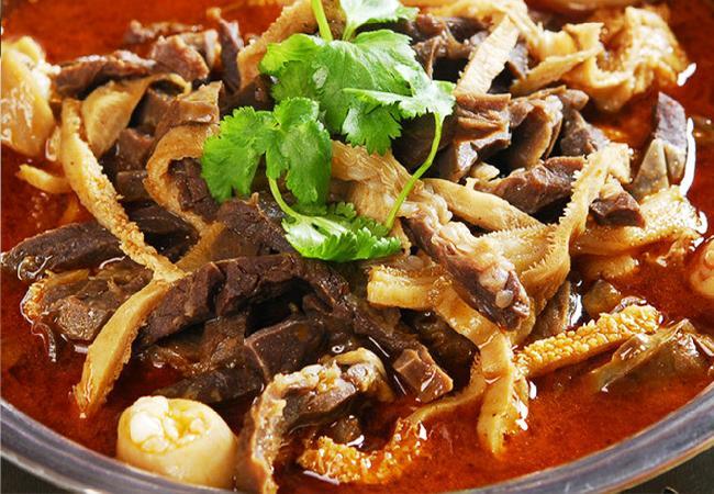 羊肉最适宜于秋冬季食用故被称为秋冬时节补品深受人们欢迎