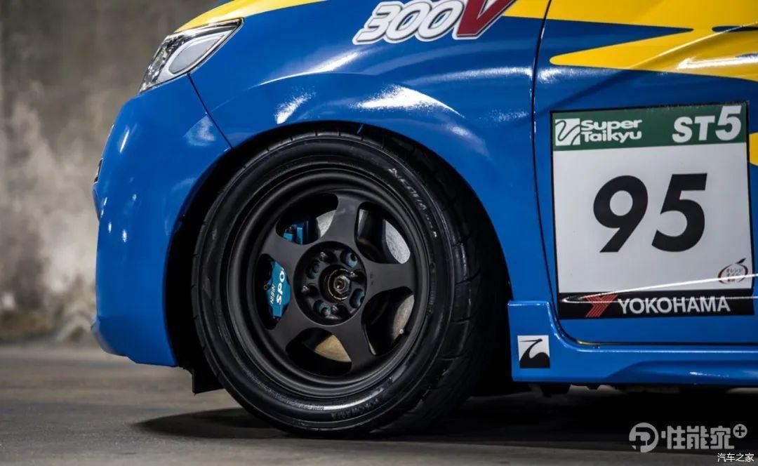 把本田飞度gk5改成spoon式样155匹黄色涂装回头率爆棚