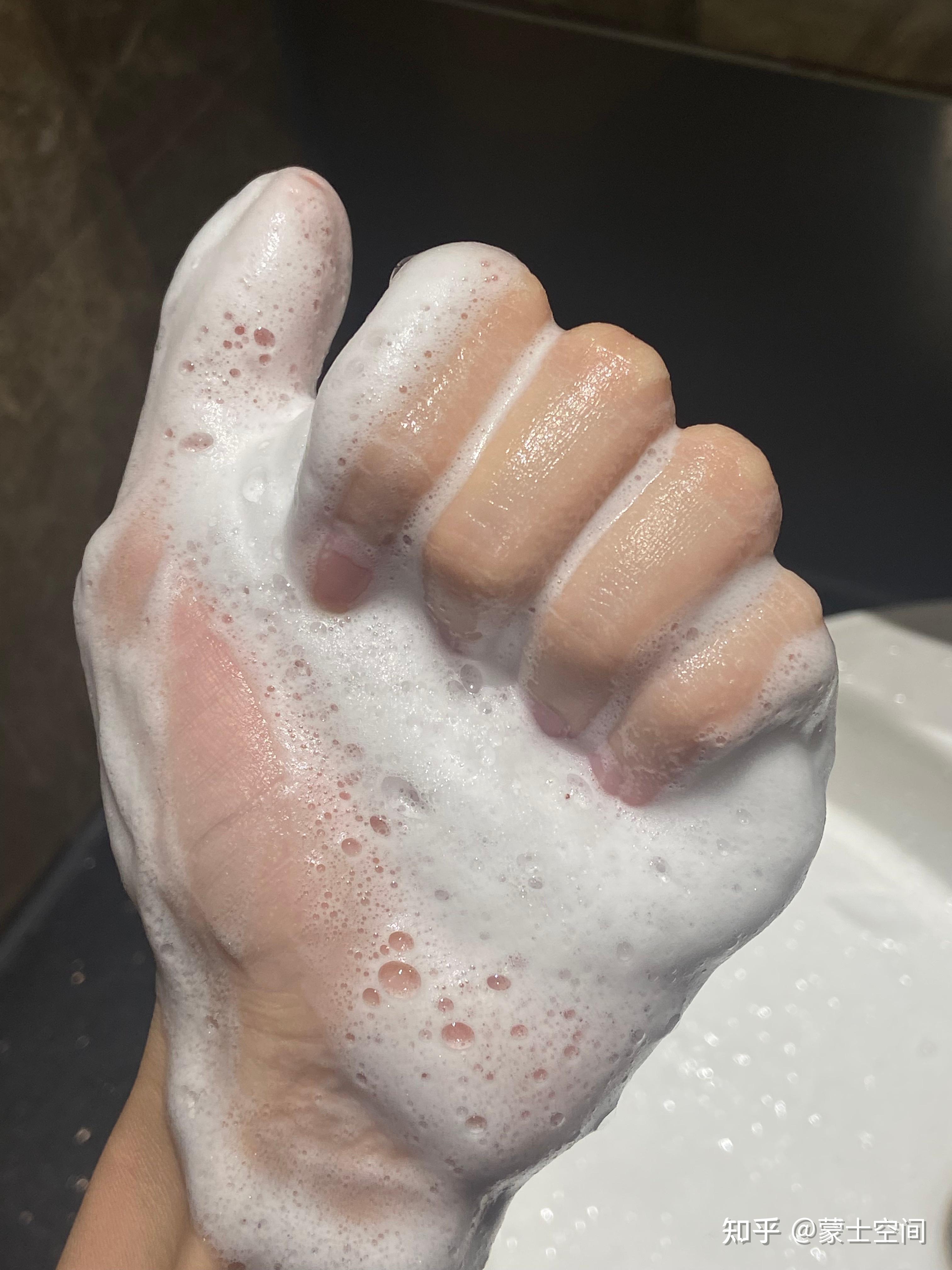 我是一个普通男孩有没有人推荐一款男士用的洗面奶不是割韭菜那种请把