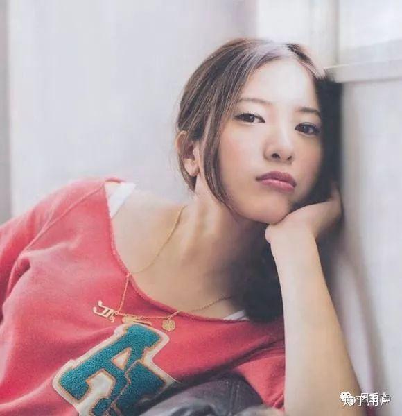 扁平脸适合什么发型? - 知乎