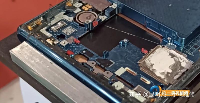 昆明华为曲屏手机p30pro更换外屏幕教程和维修注意事项