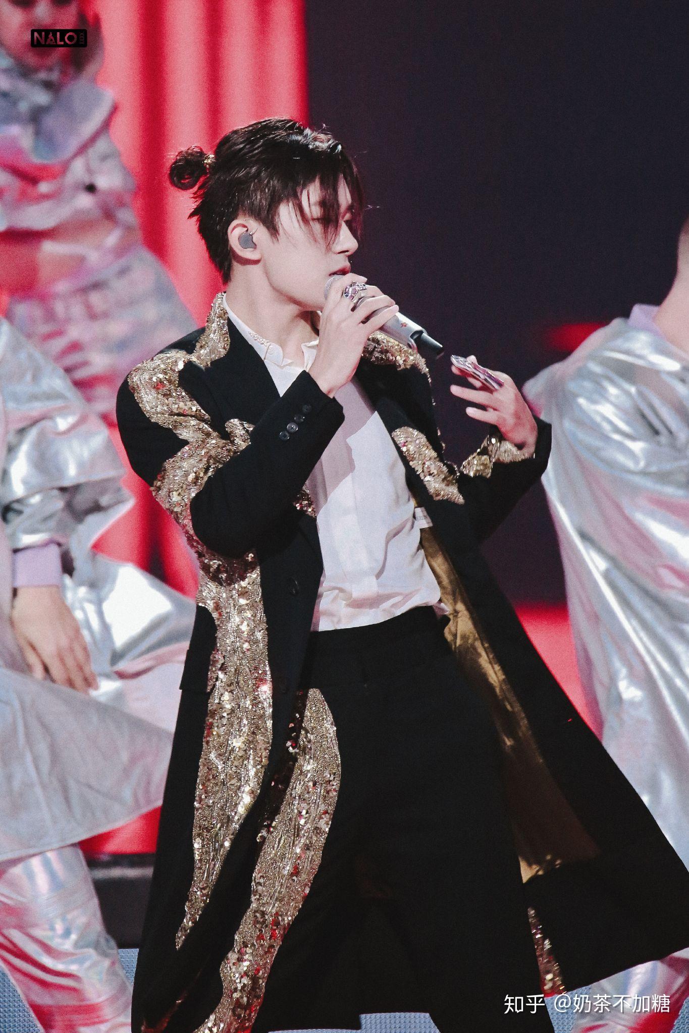 如何评价易烊千玺在2020天猫双11狂欢夜中表演的myboo街舞英雄汇1起挺