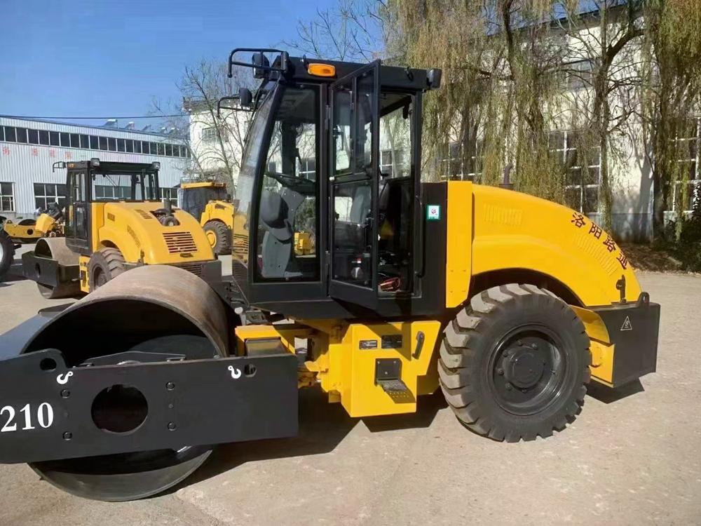 需要单钢轮压路机?来看看10吨压路机咋样