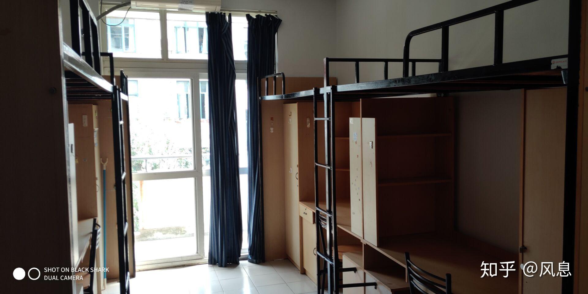 华东师范大学本科生宿舍如何有洗衣间的图吗