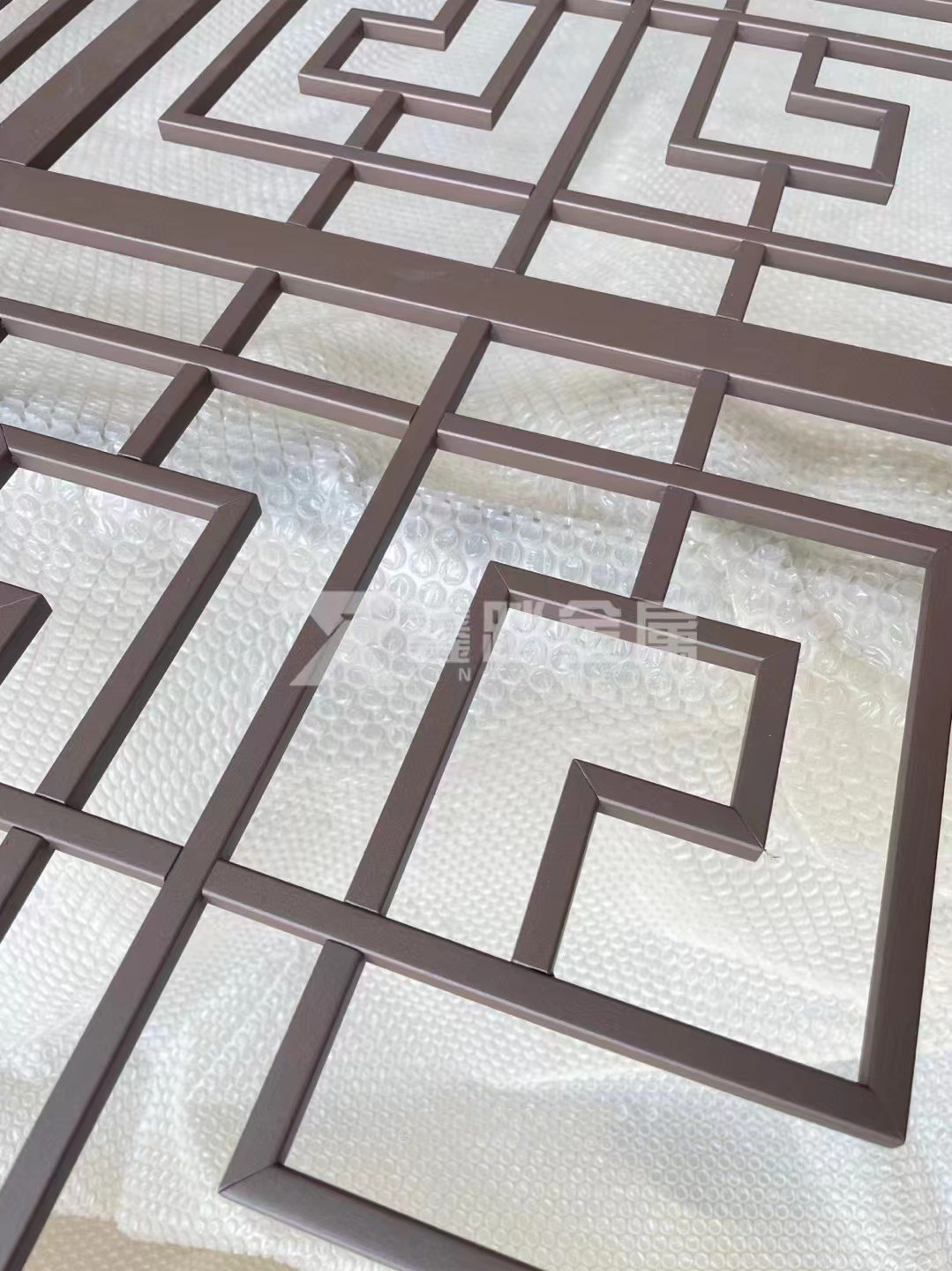 不锈钢烤漆屏风喷漆表面不锈钢屏风隔断金属镂空装饰隔断定制