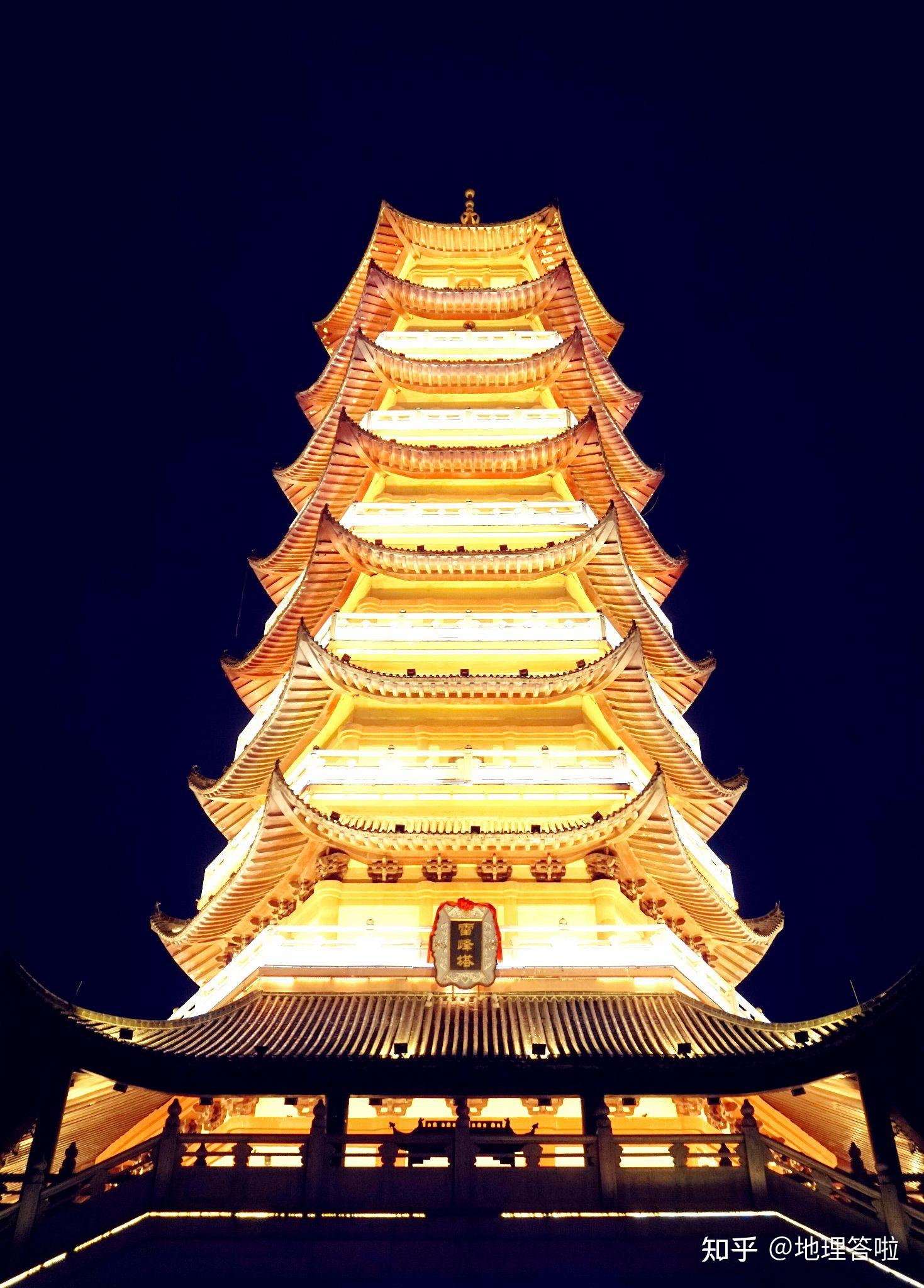 济南方特彩灯绽放喜迎新春