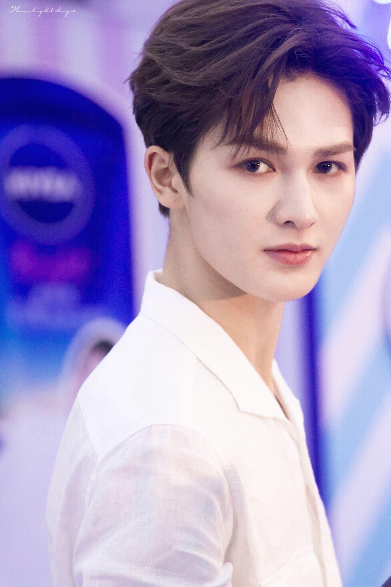 朱正廷有哪些出圈神图? - 知乎