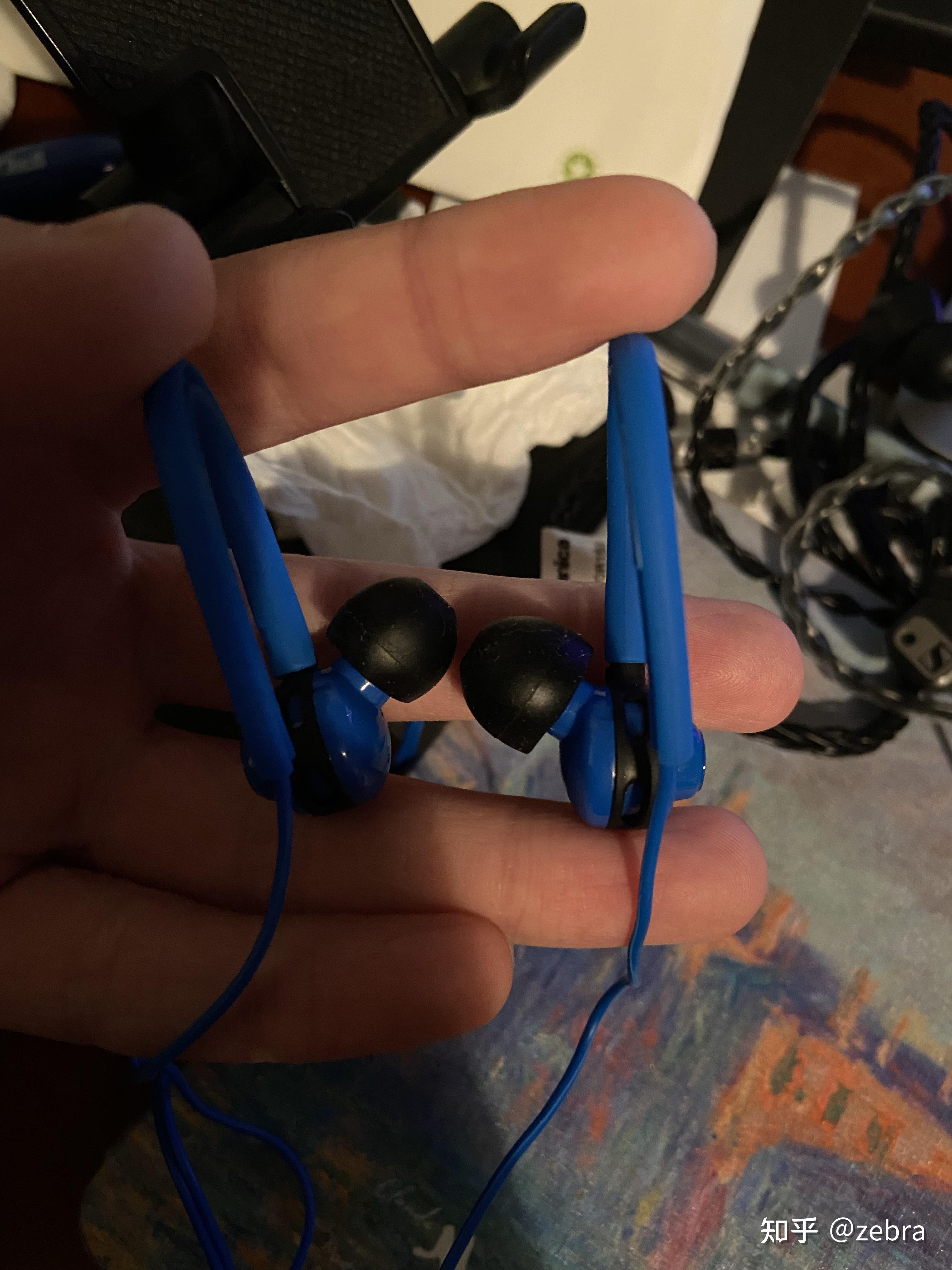 如何正确佩戴铁三角athcor150