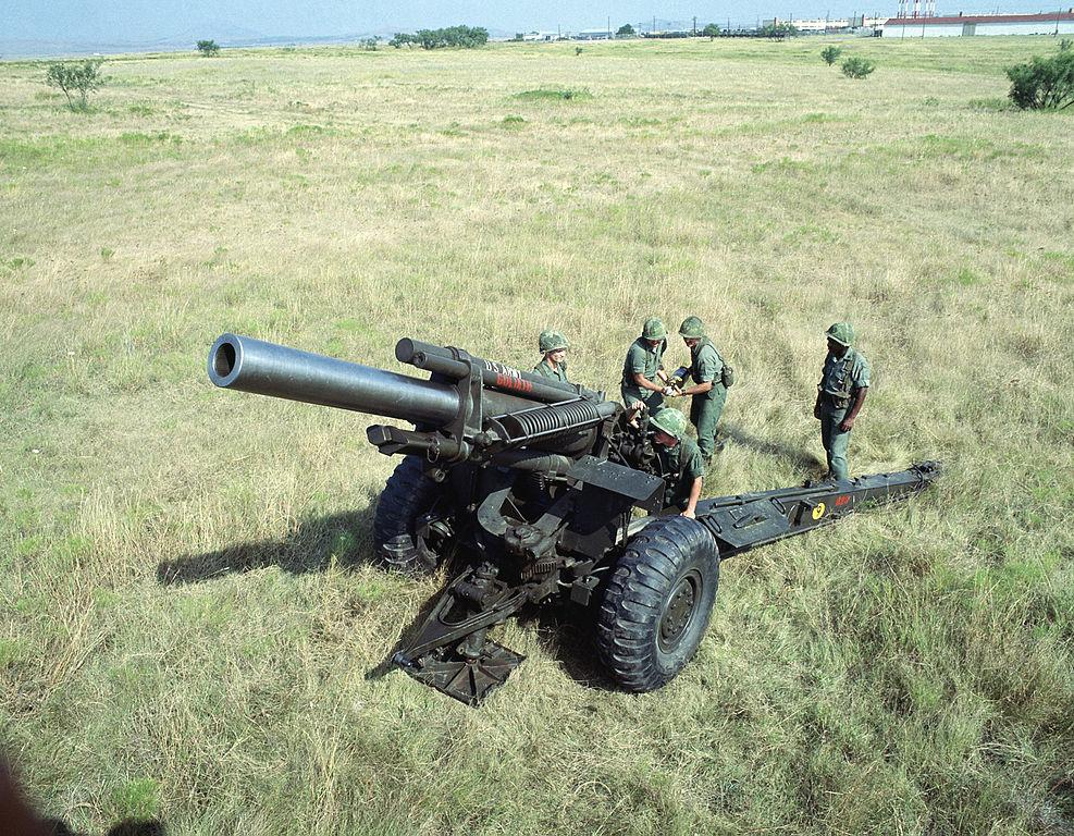88毫米高射炮除了炮管之外周围还有两三个圆柱体那些东西是什么