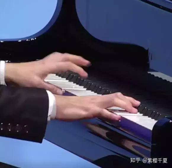 怎么学钢琴钢琴演奏中的手腕技巧