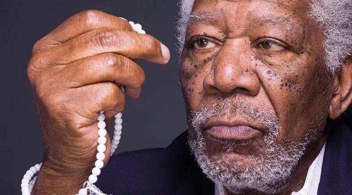 上帝摩根弗里曼一夜间变性骚扰臭老头