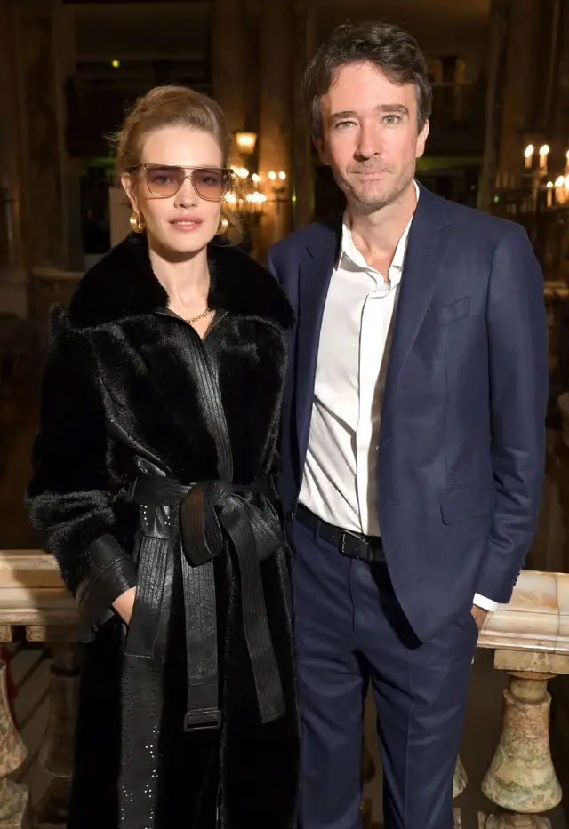 lv太子妃水果娜穿皮草看秀一身豪门媳妇打扮与老公高调晒恩爱