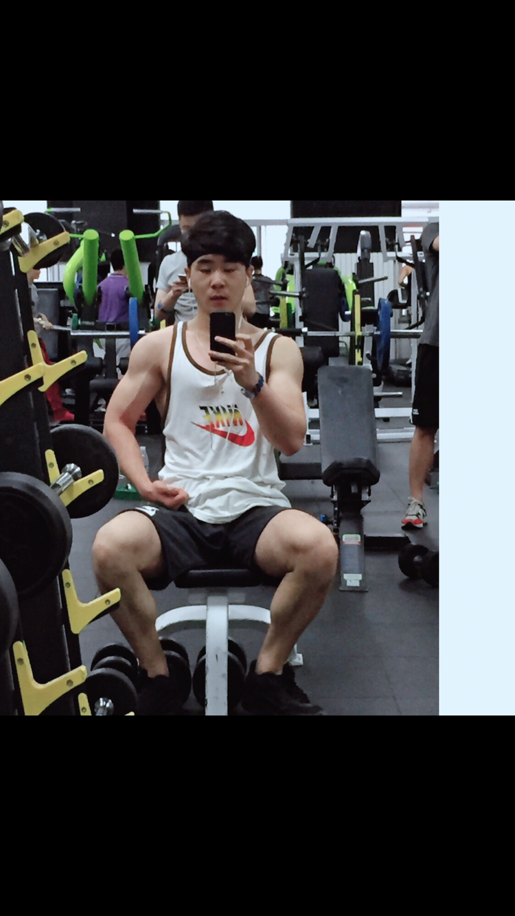 男生两侧的头发特别硬我该怎样解决去理发店软化头发可行么
