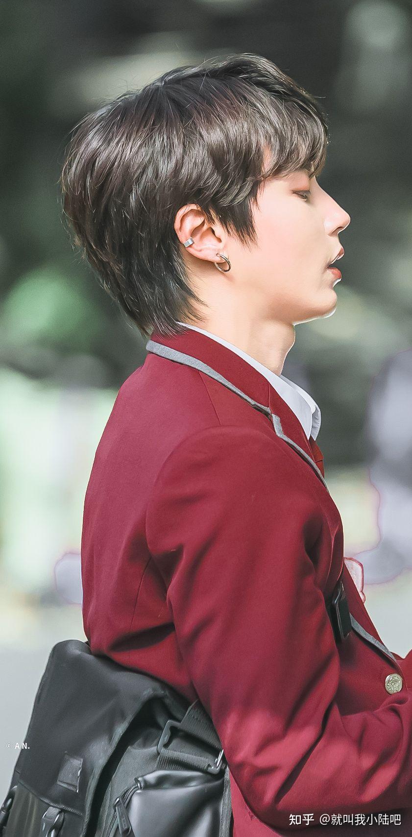 求黄寅烨壁纸啊啊啊啊,这个校霸太帅了啊啊啊? - 知乎