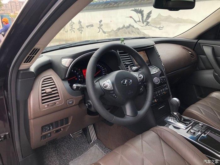 东瀛虎头鲨鱼英菲尼迪fx35依然科技感十足的前脸