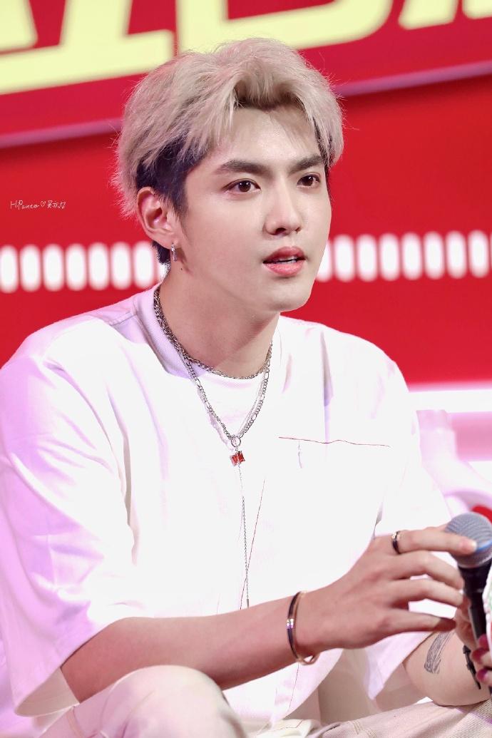 对吴亦凡粉转黑都是因为什么