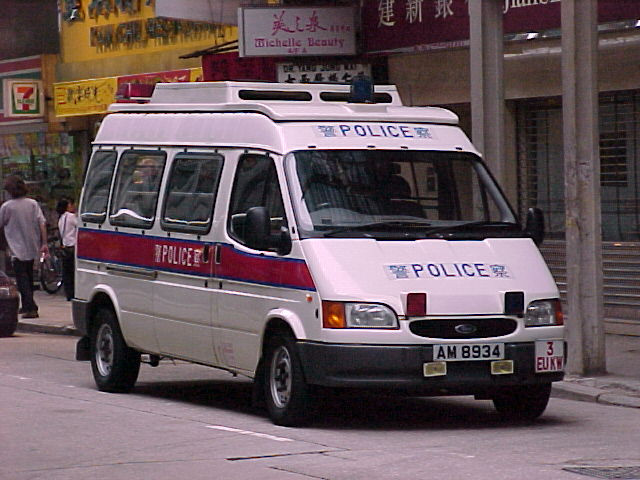 如何评价香港警察的冲锋车? - 知乎