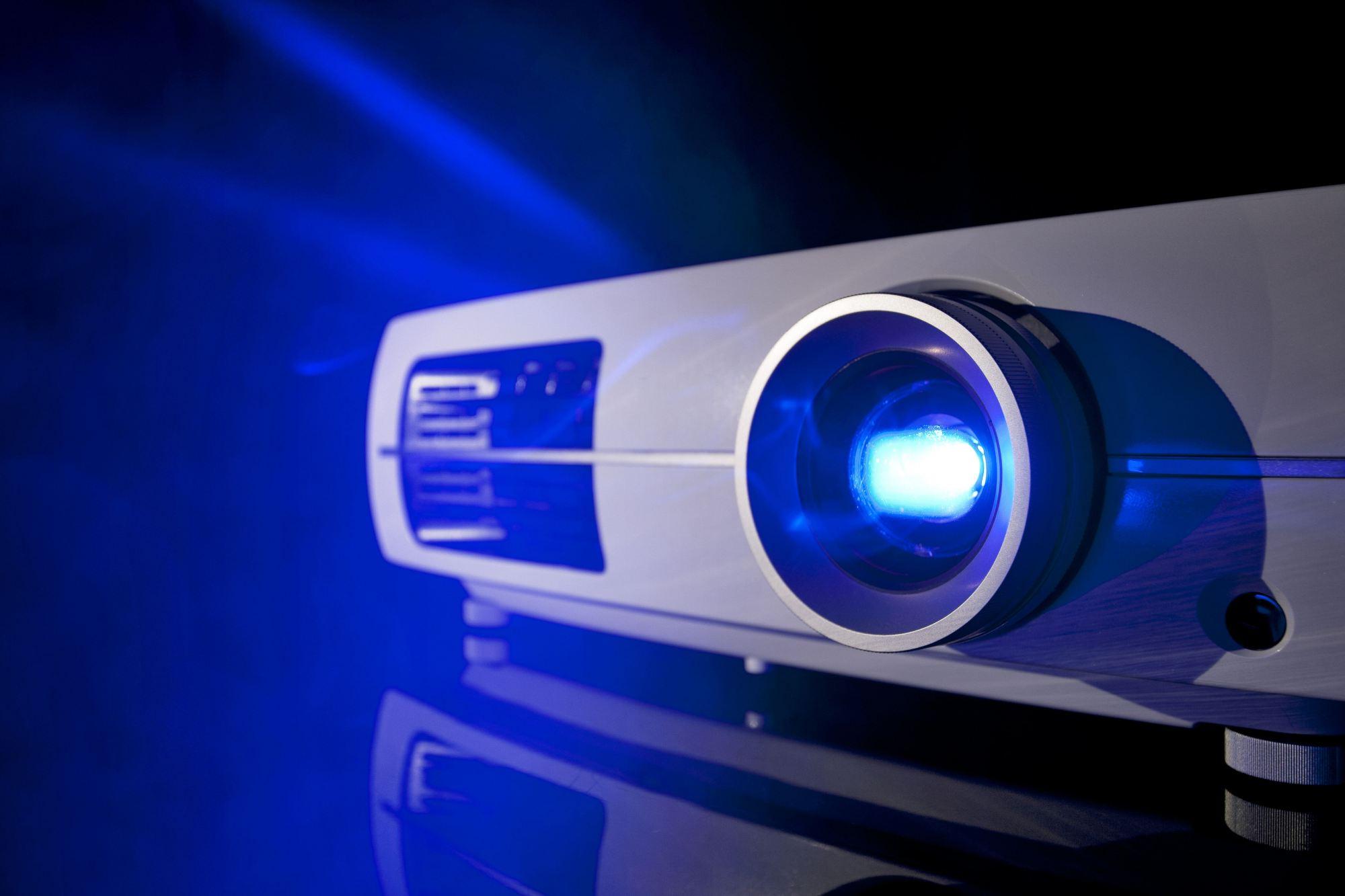 家用智能投影仪哪款好(用投影仪代替电视机是种什么感觉)插图(7)